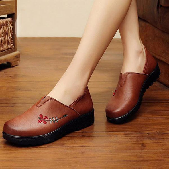 Embroidery Soft Sole Casual Shoe Comfy Slip On Flat Loafers For Women